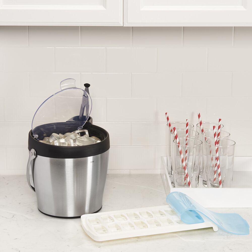 No-Spill Ice Cube Tray Z9
