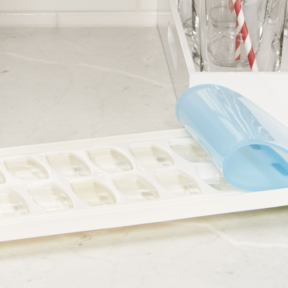 No-Spill Ice Cube Tray Z9