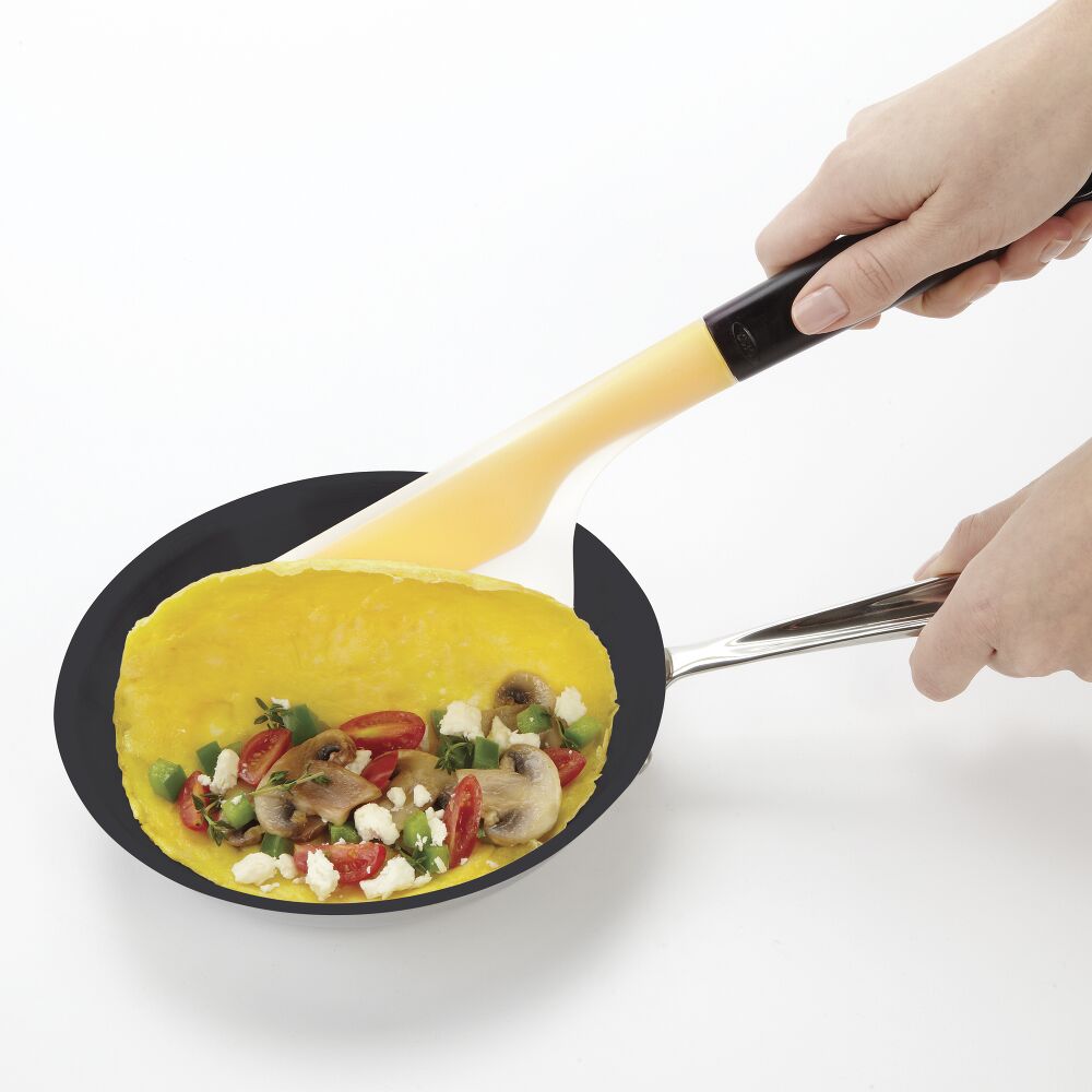 Flip & Fold Omelet Turner Z7