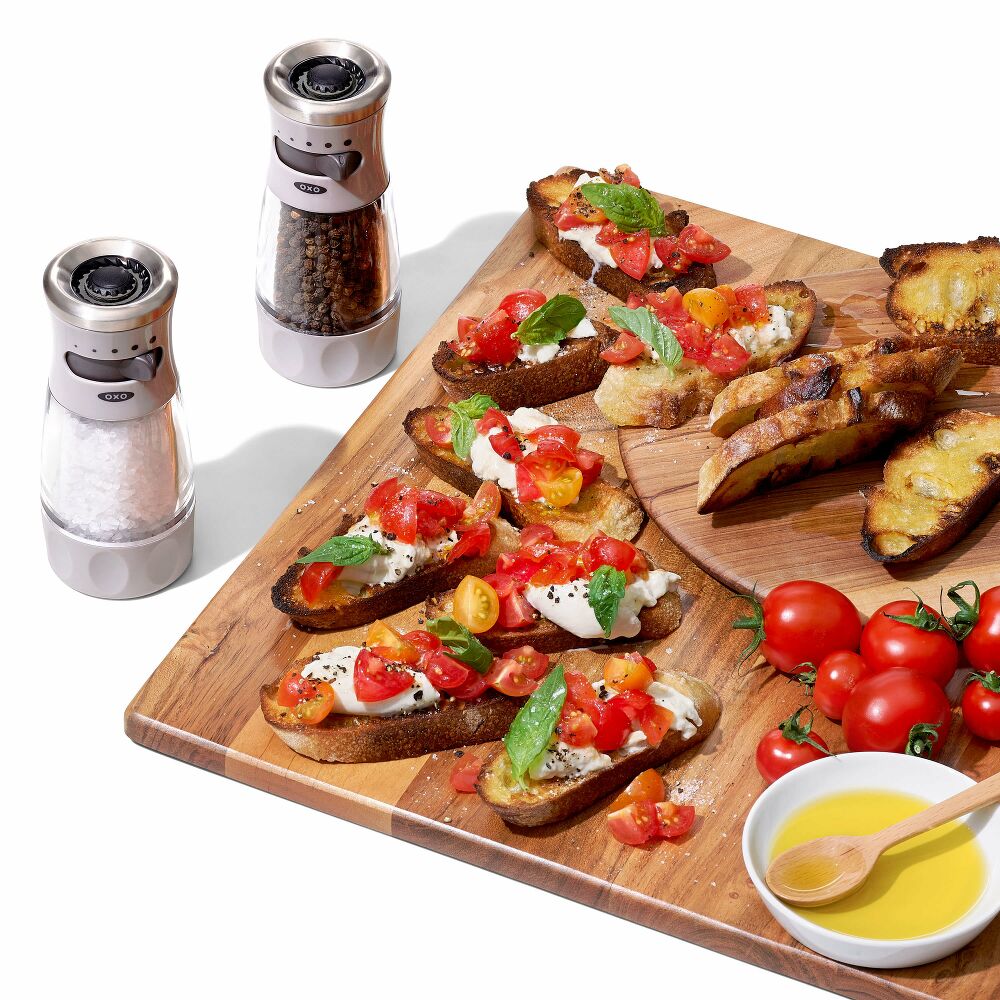 Contoured Mess-Free Salt Grinder N9