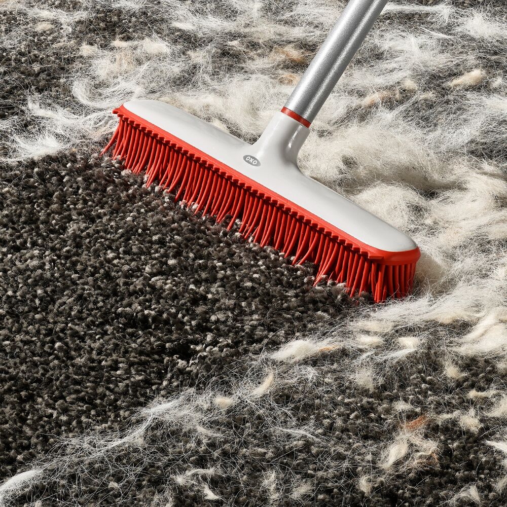 OXO Good Grips Fur Broom E5