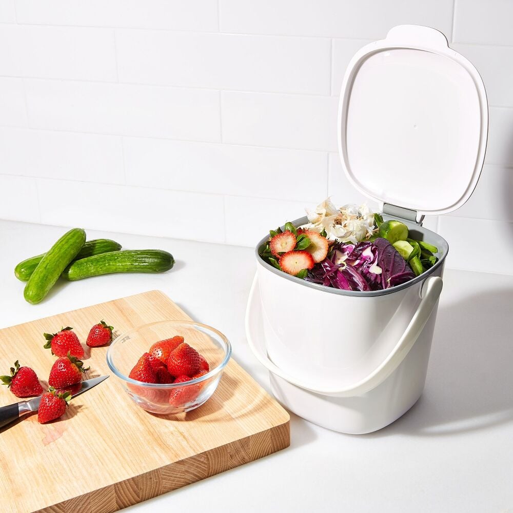 Easy-Clean Compost Bin - 0.75 Gal X7