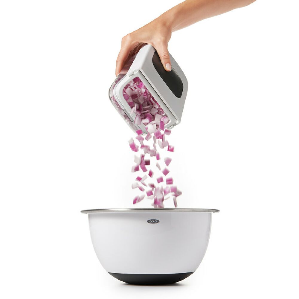 Vegetable Chopper with Easy-Pour Opening B2