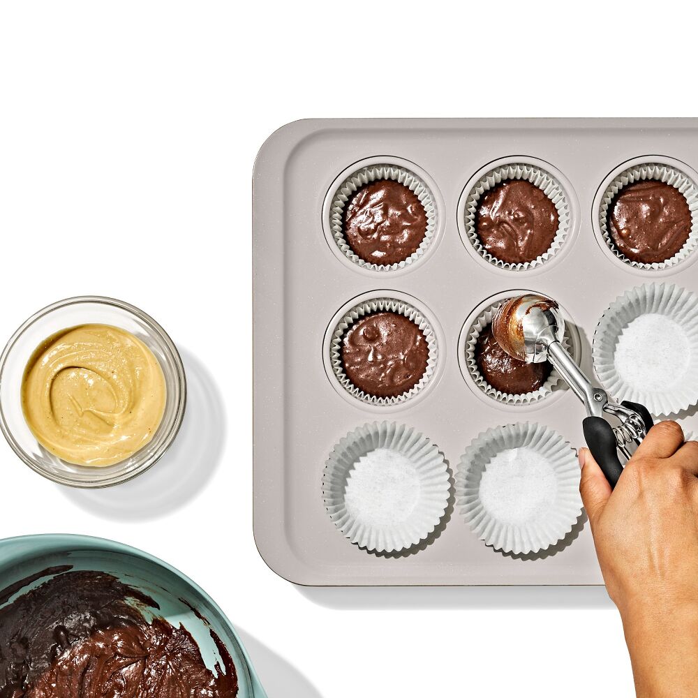 Non-Stick Pro Ceramic Coated Metal Bakeware 12 Cup Muffin Pan A8
