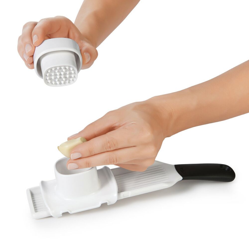 OXO Good Grips Garlic Slicer Q2