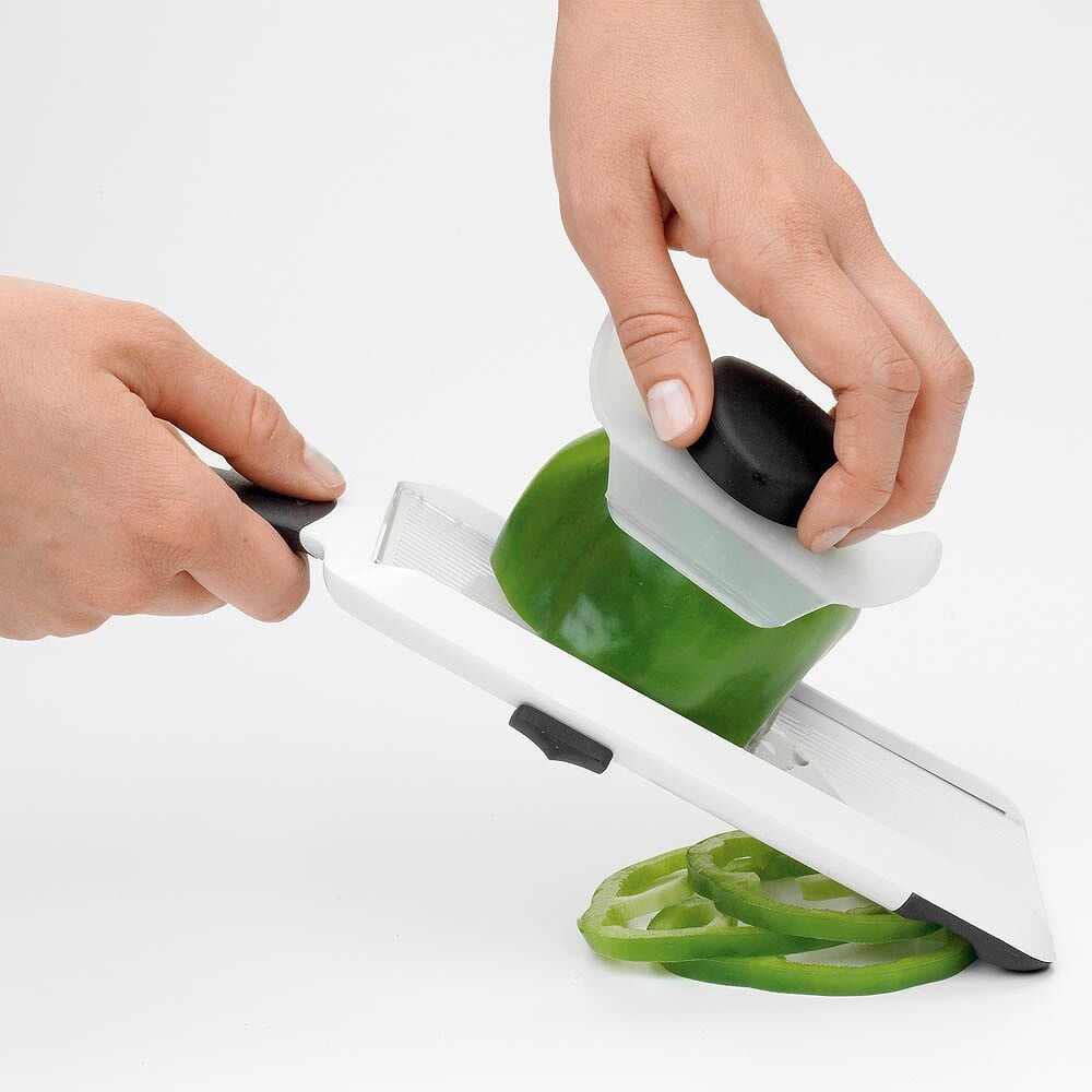 OXO Good Grips Hand-Held Mandoline Slicer T9