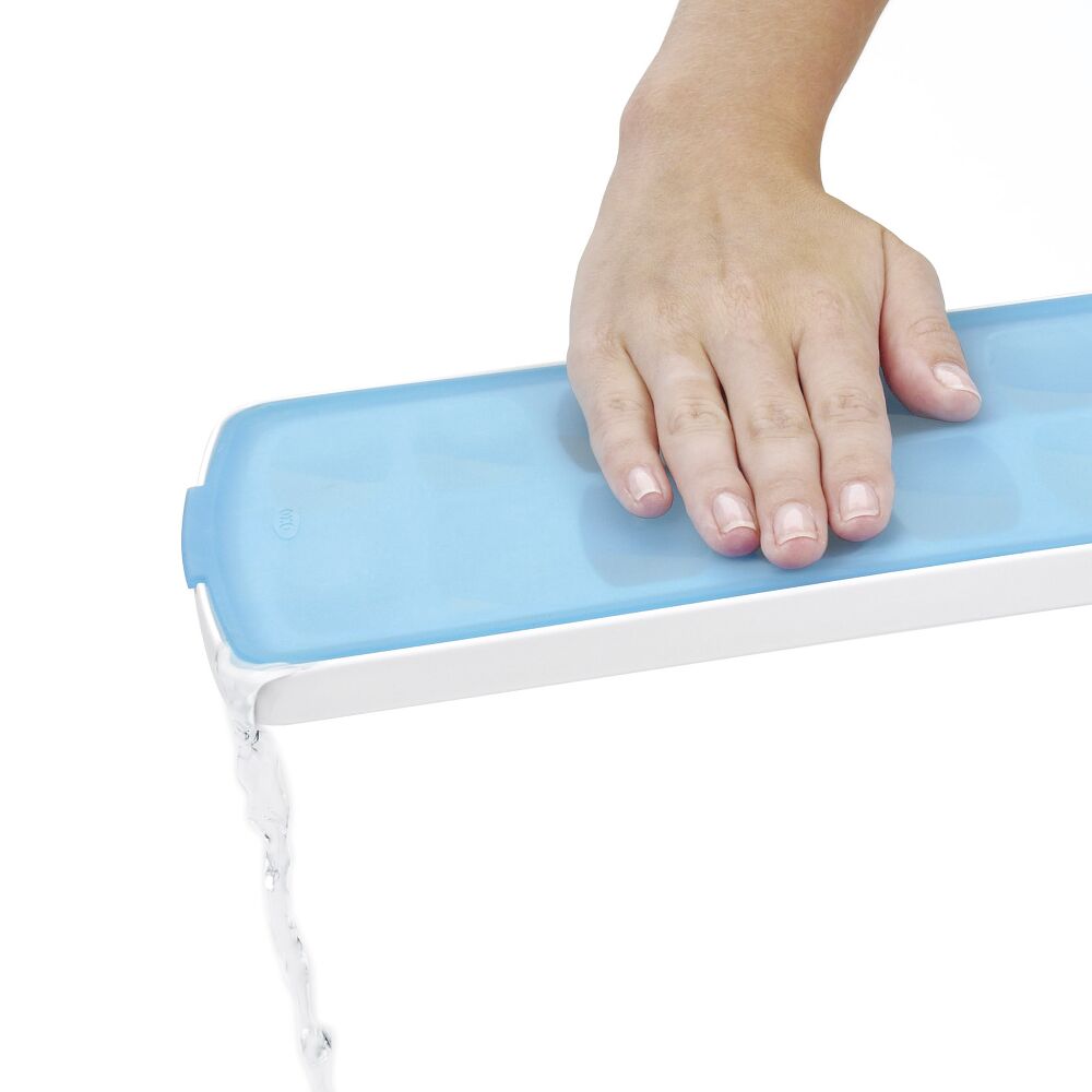 No-Spill Ice Cube Tray Z9