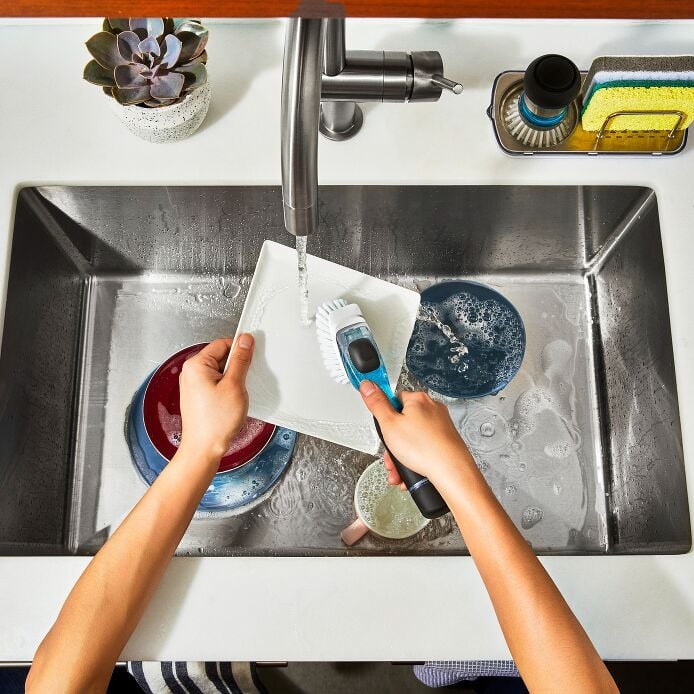 Soap Dispensing Dish Brush Z6