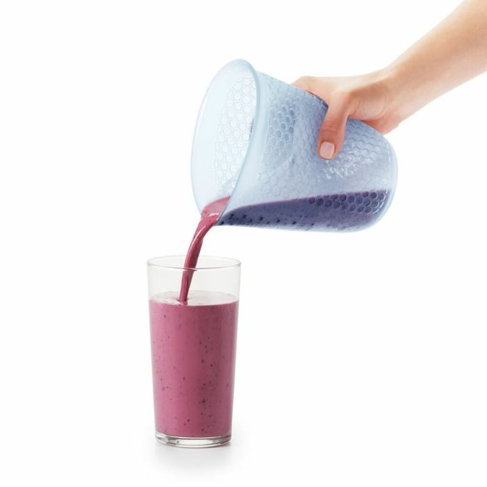 4 Cup Squeeze & Pour Measuring Cup L4