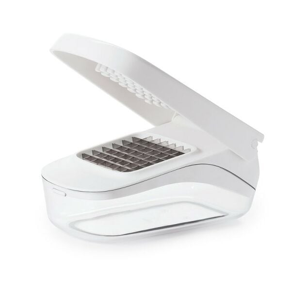 Vegetable Chopper with Easy-Pour Opening B2